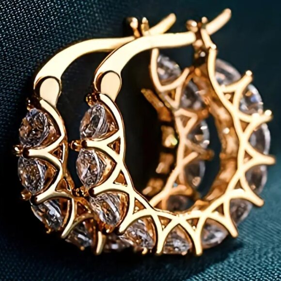 Elegant Gold Hoop Earrings NWT - Picture 1 of 1